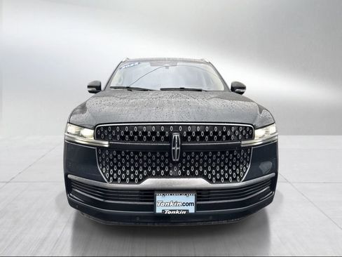 Used 2025 Lincoln Navigator L Reserve AWD/4WD image 2