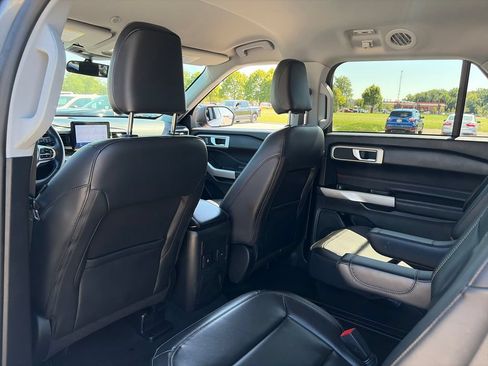 Used 2023 Ford Explorer XLT w/ Equipment Group 202A AWD/4WD image 28