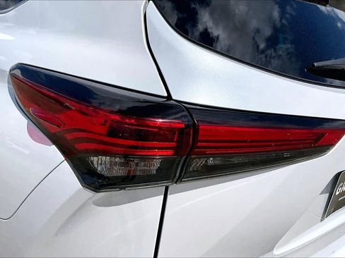 Used 2022 Toyota Highlander XLE image 29