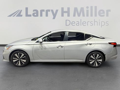 Used 2022 Nissan Altima 2.5 SV FWD image 2