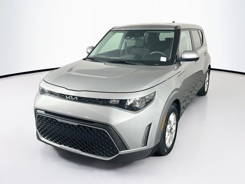 Used 2024 Kia Soul LX w/ Option Group 015 FWD image 3