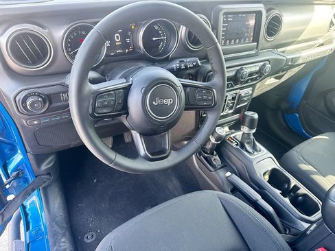 Used 2023 Jeep Wrangler Unlimited AWD/4WD image 10