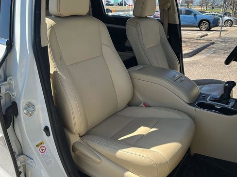 Used 2016 Toyota Highlander XLE image 23