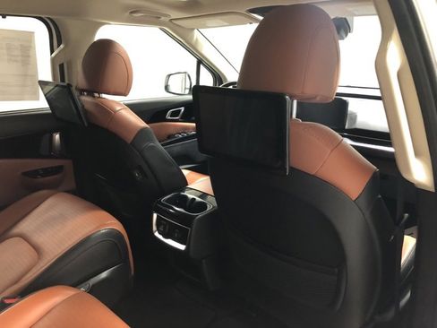 Certified 2024 Kia Carnival SX Prestige image 12
