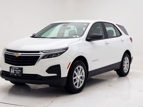 Used 2023 Chevrolet Equinox LS w/ Driver Confidence II Package image 2