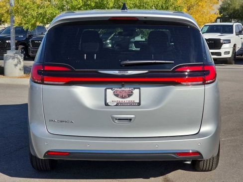 New 2026 Chrysler Pacifica Select image 8
