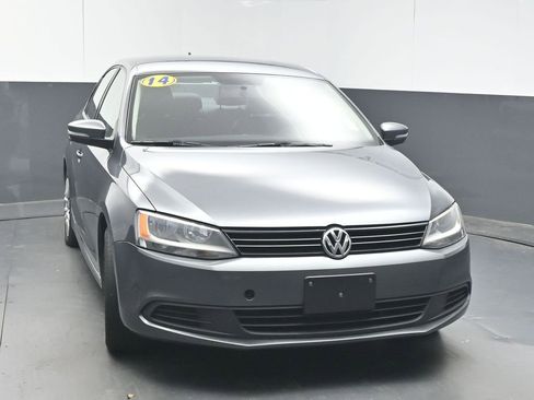 Used 2014 Volkswagen Jetta SE FWD image 3