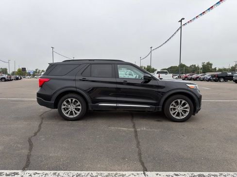 Used 2023 Ford Explorer XLT w/ Equipment Group 202A AWD/4WD image 3
