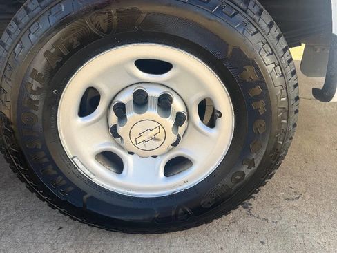 Used 2015 Chevrolet Express 2500 image 35