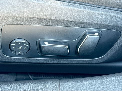 New 2026 BMW 330i Sedan w/ M Sport Package RWD image 25