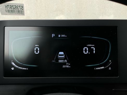 Used 2025 Kia Sportage LX image 36