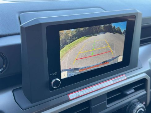 Used 2025 Toyota Tacoma SR5 AWD/4WD image 25