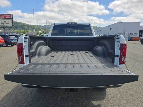 New 2026 RAM 2500 Laramie AWD/4WD image 19