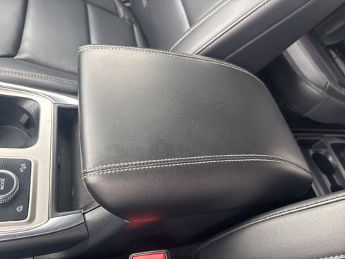 Used 2021 Ford Explorer XLT w/ Equipment Group 202A image 29