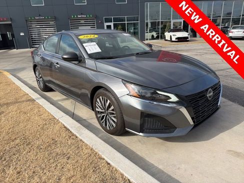 Certified 2024 Nissan Altima 2.5 SV image 3