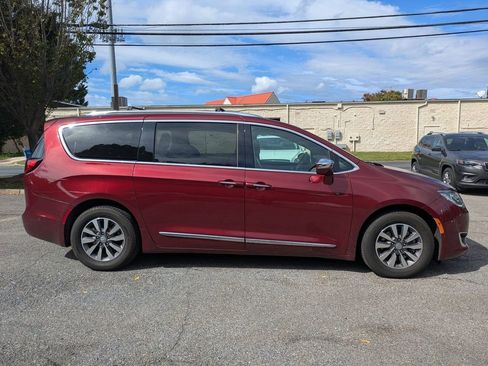 Used 2020 Chrysler Pacifica Limited w/ Advanced Safetytec Group image 8