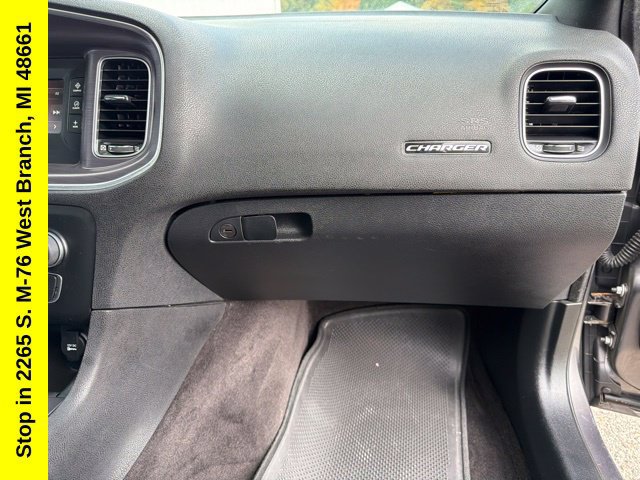 Used 2016 Dodge Charger SE w/ Power Sunroof Group AWD/4WD image 29