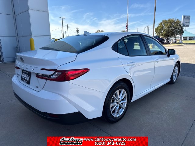 Used 2025 Toyota Camry LE FWD image 5