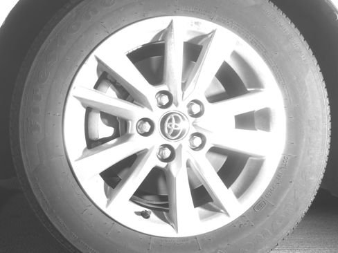 Used 2025 Toyota Camry LE FWD image 12