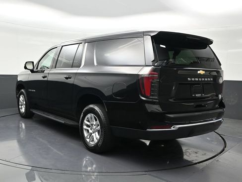 Used 2025 Chevrolet Suburban LT image 3