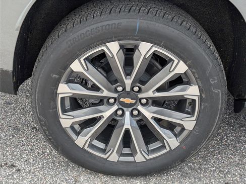 New 2026 Chevrolet Suburban High Country image 7