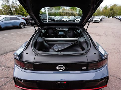 Used 2025 Nissan Z NISMO w/ Floor Mat Package RWD image 37