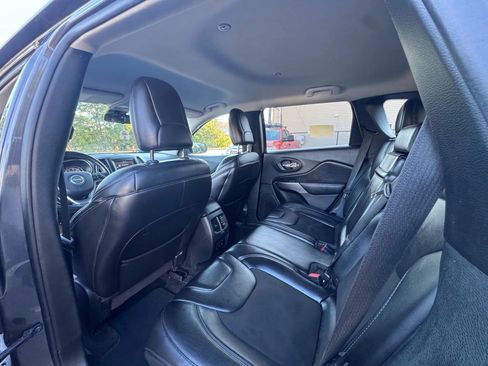 Used 2019 Jeep Cherokee Latitude Plus image 9