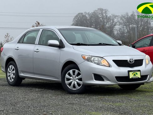 Used 2010 Toyota Corolla LE image 1