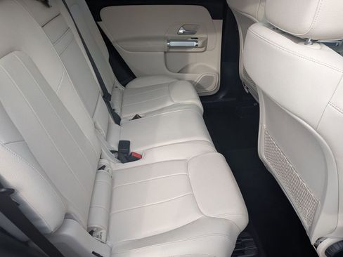 Used 2022 Mercedes-Benz GLB 250 4MATIC w/ Premium Package Lite image 33