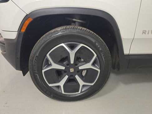 Used 2024 Rivian R1T Adventure AWD/4WD image 9
