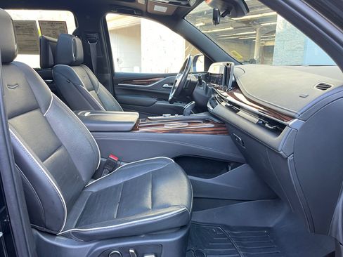 Used 2021 Cadillac Escalade Premium Luxury w/ Performance Package AWD/4WD image 28