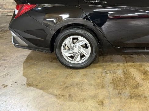 New 2025 Hyundai Elantra SE image 5