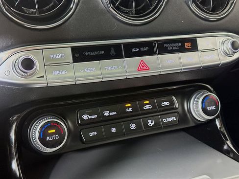 Used 2019 Kia Stinger GT1 AWD/4WD image 27