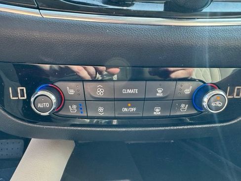 Used 2023 Buick Enclave Avenir AWD/4WD image 16