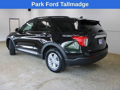Used 2023 Ford Explorer XLT AWD/4WD image 2