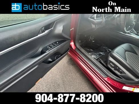 Used 2018 Toyota Camry SE w/ Moonroof Package FWD image 24