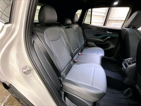 New 2026 Volkswagen Tiguan SE R-Line AWD/4WD image 11