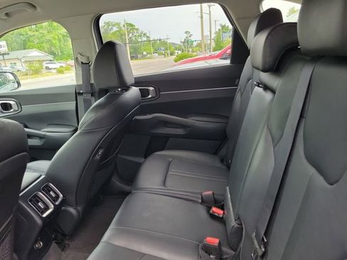 Used 2025 Kia Sorento S FWD image 30