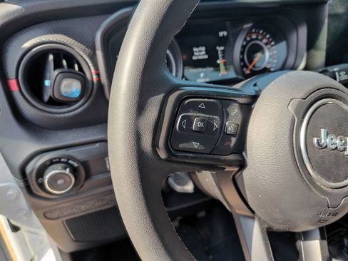 Used 2025 Jeep Wrangler Unlimited Rubicon AWD/4WD image 18