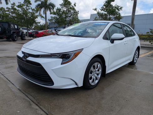 Used 2026 Toyota Corolla LE FWD image 8