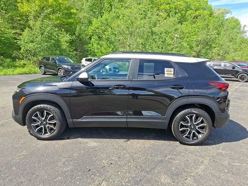 Used 2023 Chevrolet TrailBlazer ACTIV w/ Convenience Package FWD image 2