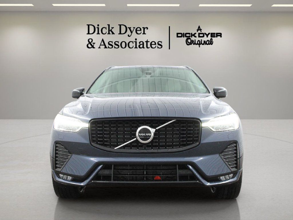 Used 2024 Volvo XC60 B5 Core w/ Protection Package Premier AWD/4WD image 4
