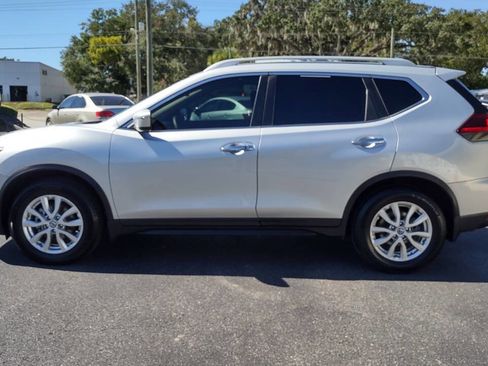 Used 2018 Nissan Rogue SV image 6