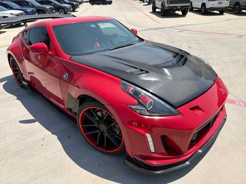 Used 2017 Nissan 370Z Coupe RWD image 2