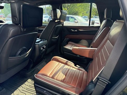 Used 2024 GMC Yukon Denali Ultimate AWD/4WD image 6