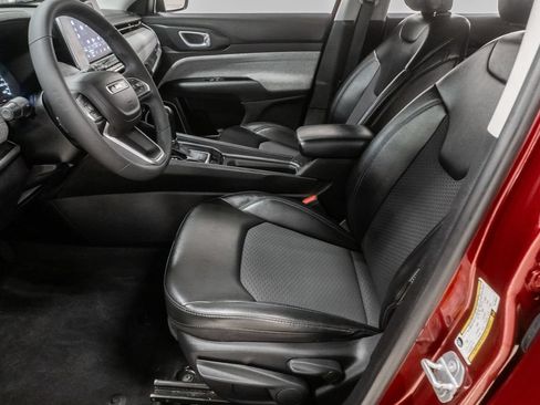 Used 2022 Jeep Compass Latitude FWD image 10