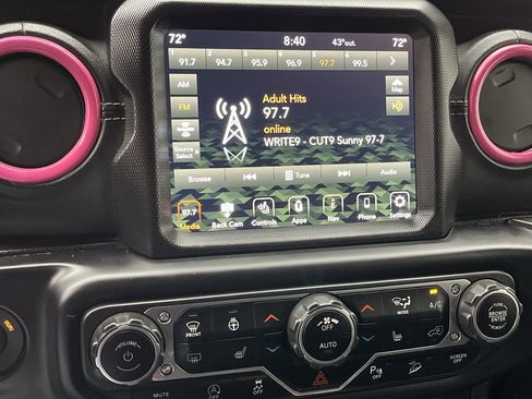 Used 2018 Jeep Wrangler Unlimited Sahara image 17