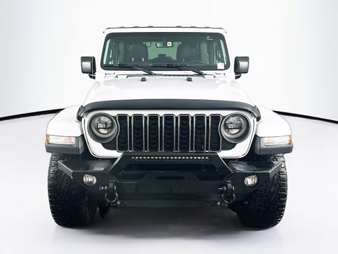 Used 2020 Jeep Wrangler Unlimited Sahara AWD/4WD image 2