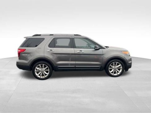 Used 2011 Ford Explorer XLT w/ 202A Rapid Spec Order Code image 8