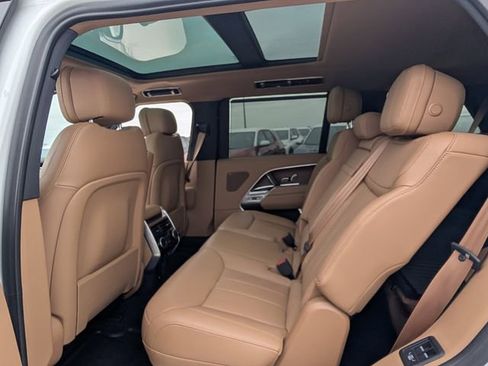 Used 2025 Land Rover Range Rover Long Wheelbase SE image 7